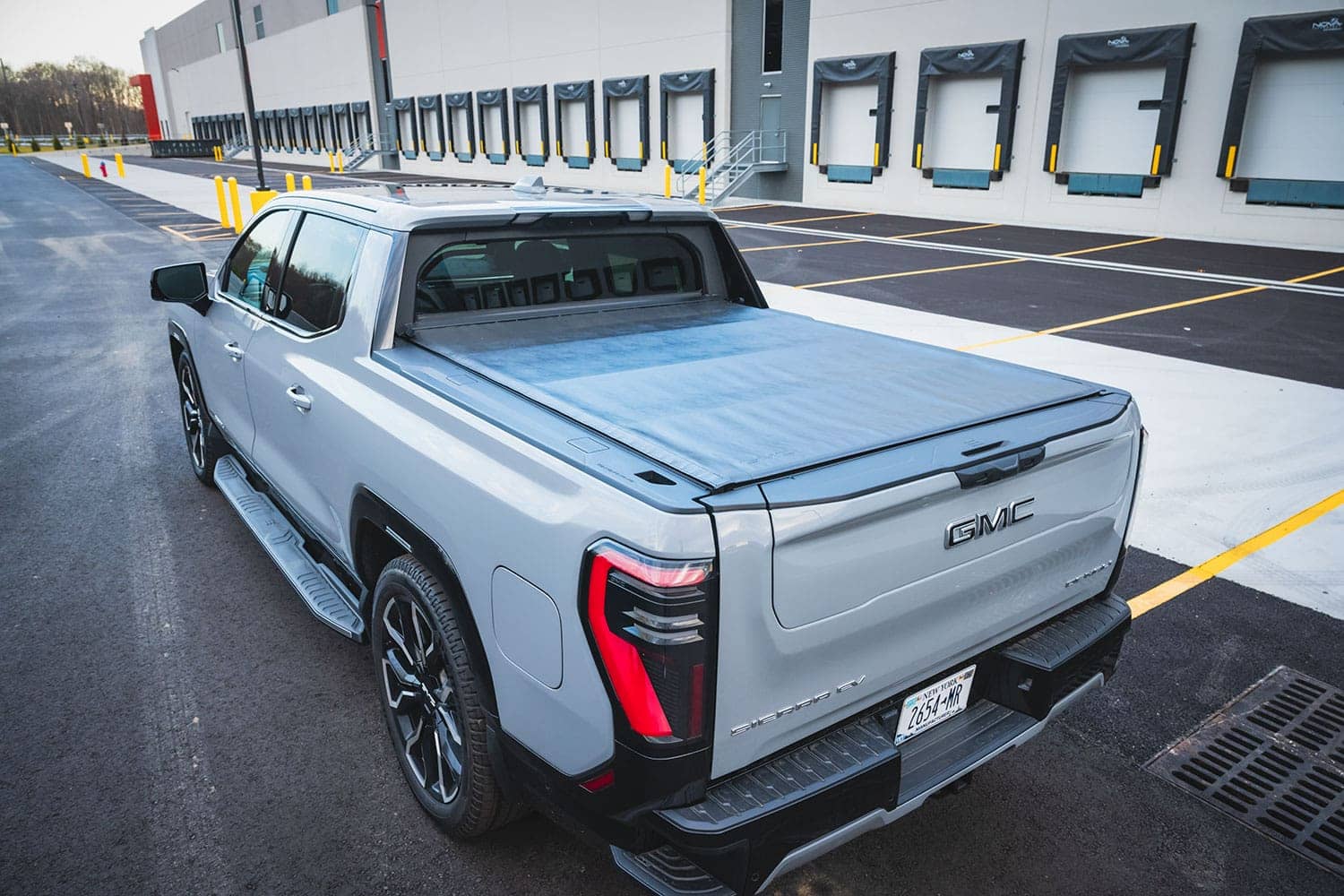 gmc-sierra-ev-denali-36
