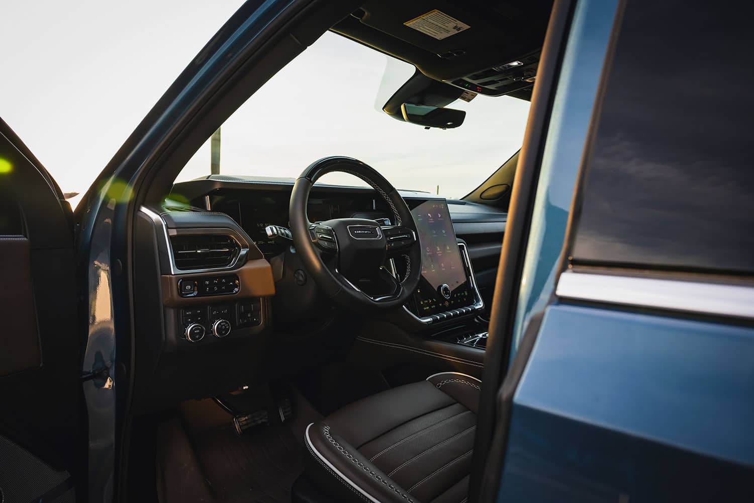 2025-gmc-yukon-denali-21