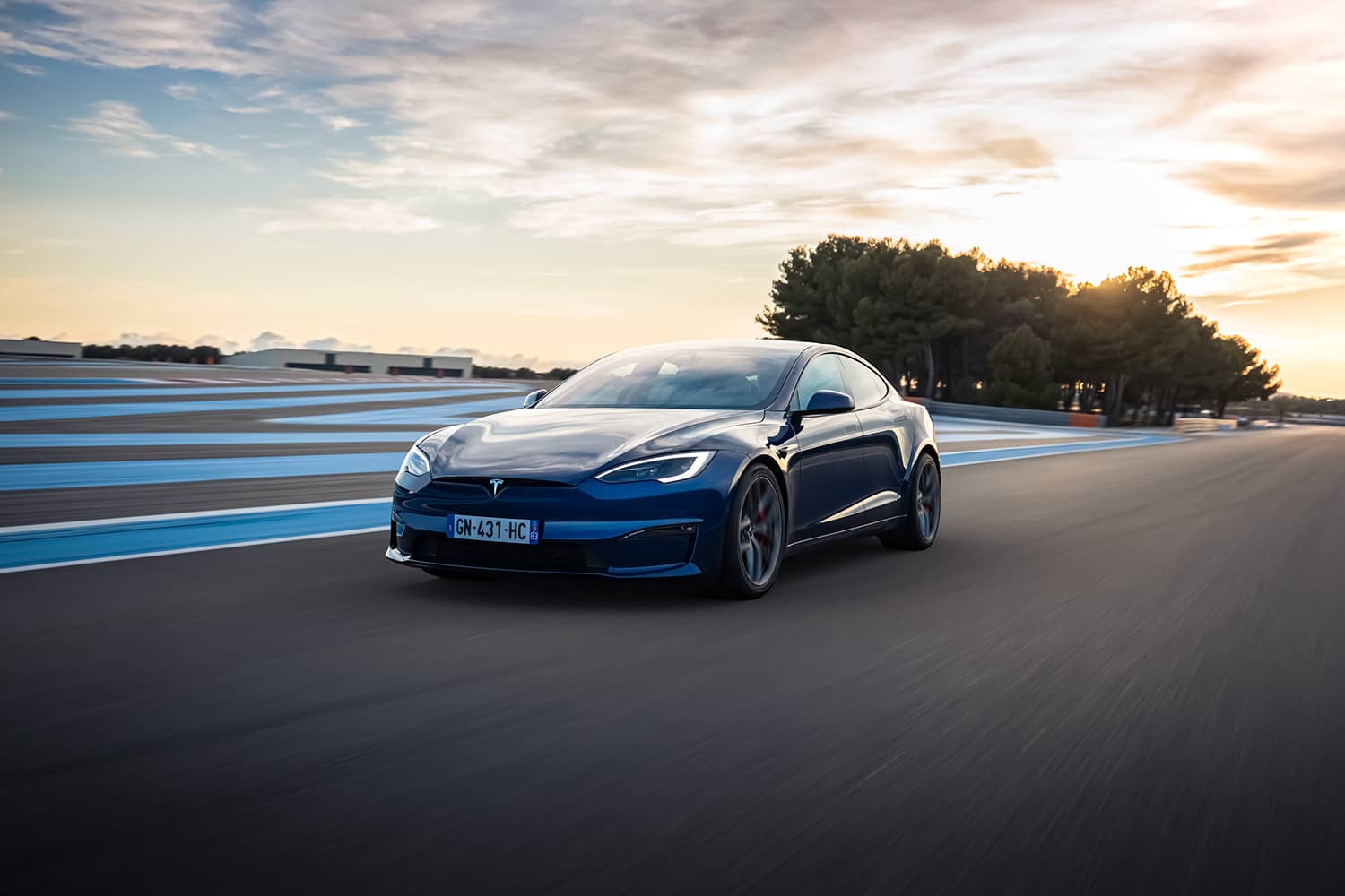 model-s-track