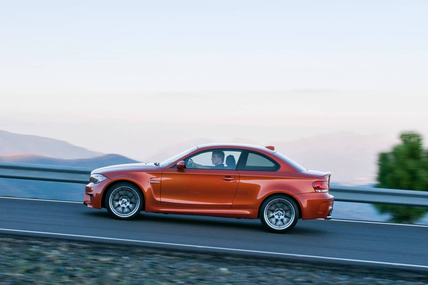 bmw-1m-profile