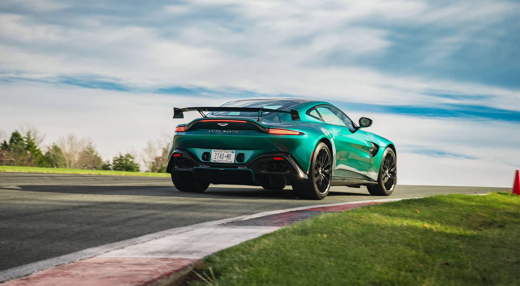 aston-martin-vantage